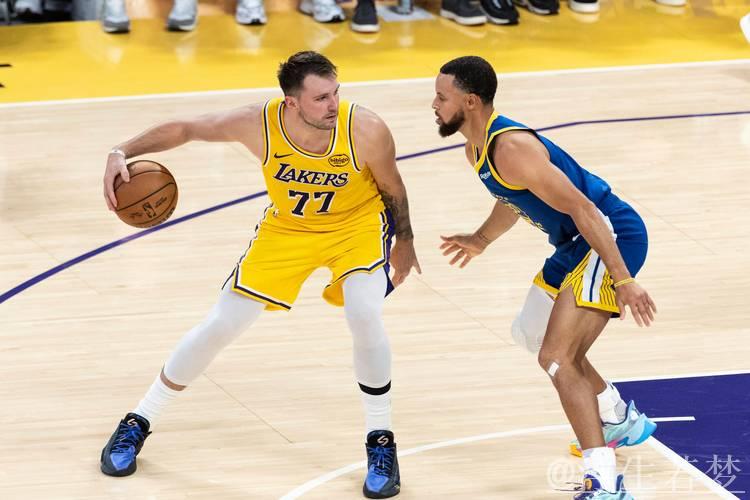 4月4日常规赛:勇士对阵湖人 东契奇精彩表现 4月4日常规赛:勇士对阵湖人 东契奇精彩表现