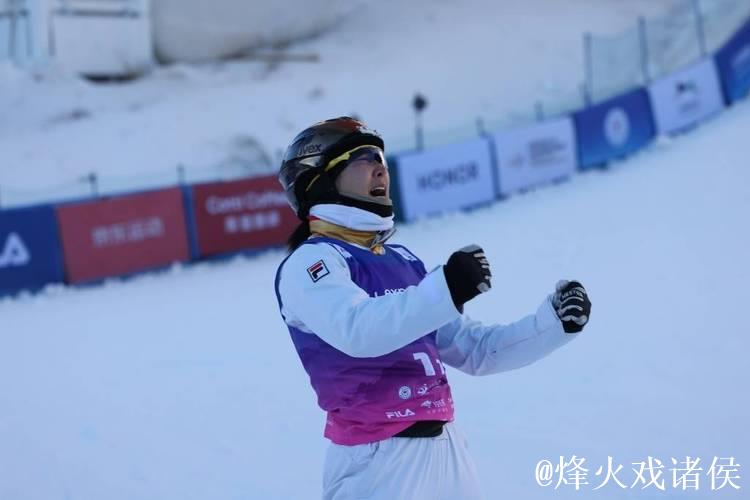 世界杯崇礼站：中国自由式滑雪空中技巧队勇夺三枚金牌
