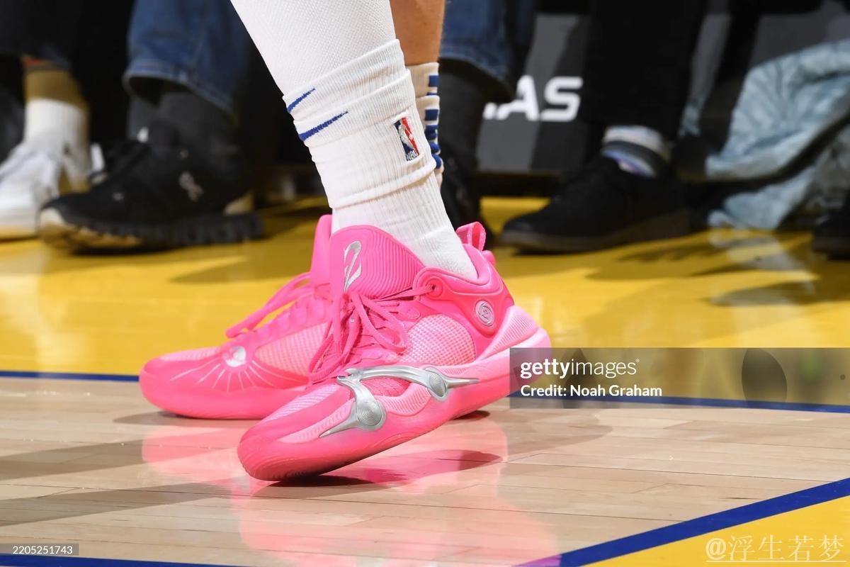 波杰姆斯基连得5分，表现抢眼！